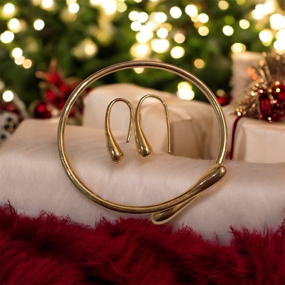 Elegant Gold Jewelry Set